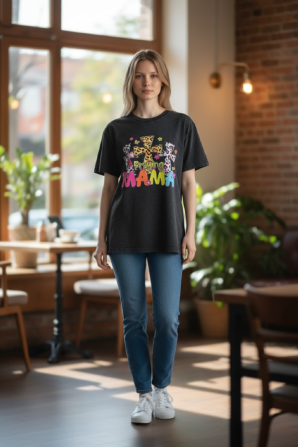Praying Mama Graphic Tee – Faith & Leopard Print Retro T-Shirt