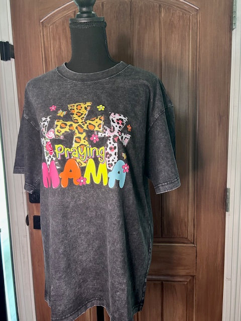 Praying Mama Graphic Tee – Faith & Leopard Print Retro T-Shirt
